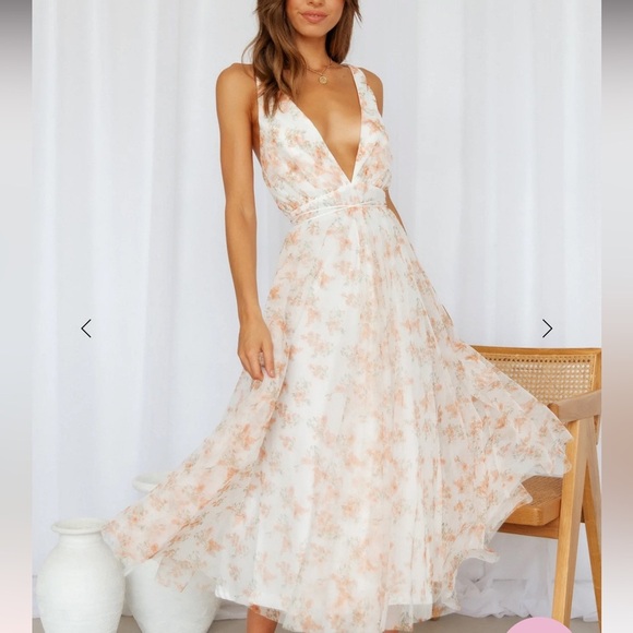 Elegant Floral V-Neck Maxi Dress - Backless - Picture 4 of 8